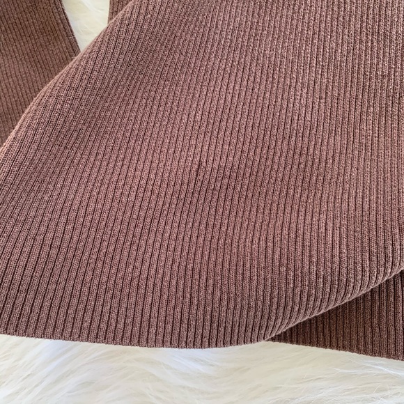 Monroe & Main Brown Silk Ribbed Fitted Sweater Top - Picture 6 of 6